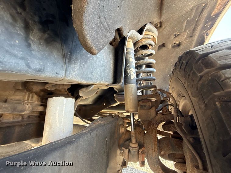 image for item FC4233 2022 Ford F350 Super Duty Crew Cab pickup truck