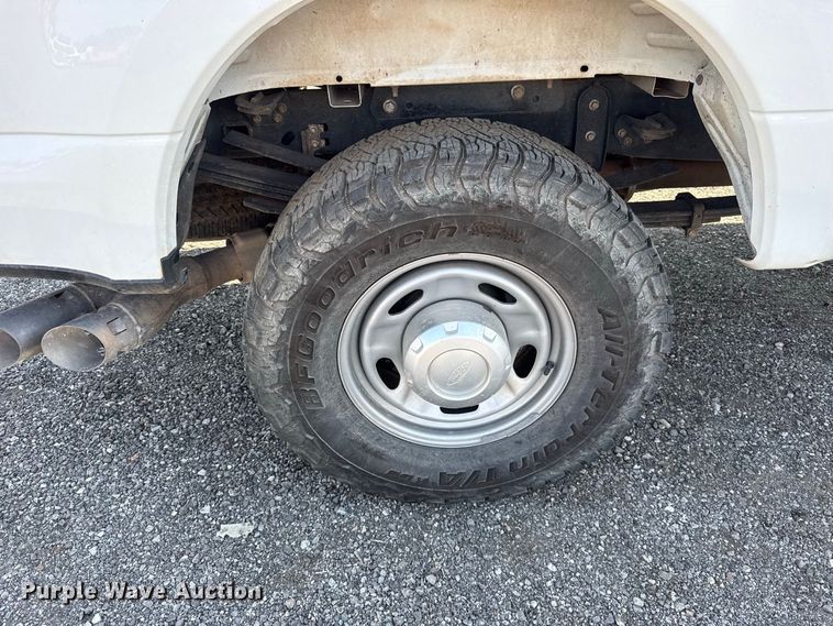 image for item FC4233 2022 Ford F350 Super Duty Crew Cab pickup truck