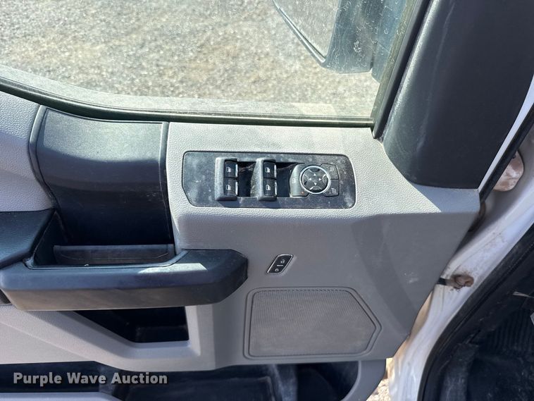 image for item FC4235 2017 Ford F-150 Crew Cab pickup truck