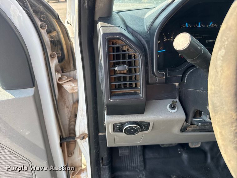 image for item FC4235 2017 Ford F-150 Crew Cab pickup truck