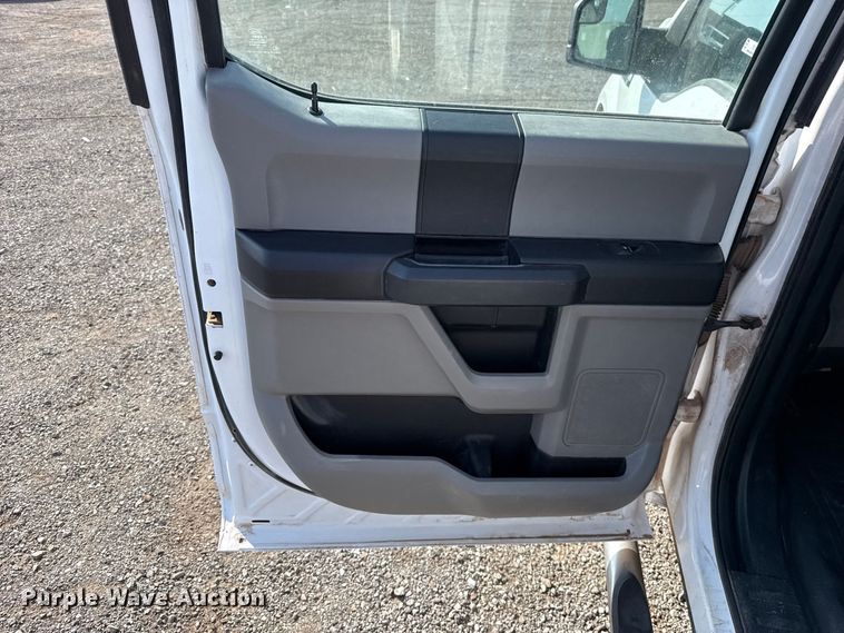 image for item FC4235 2017 Ford F-150 Crew Cab pickup truck