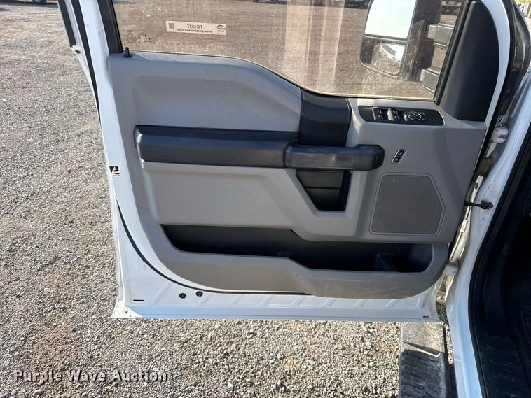 image for item FC4237 2020 Ford F250 Super Duty Crew Cab pickup truck