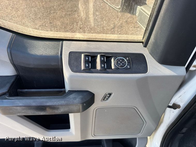 image for item FC4237 2020 Ford F250 Super Duty Crew Cab pickup truck