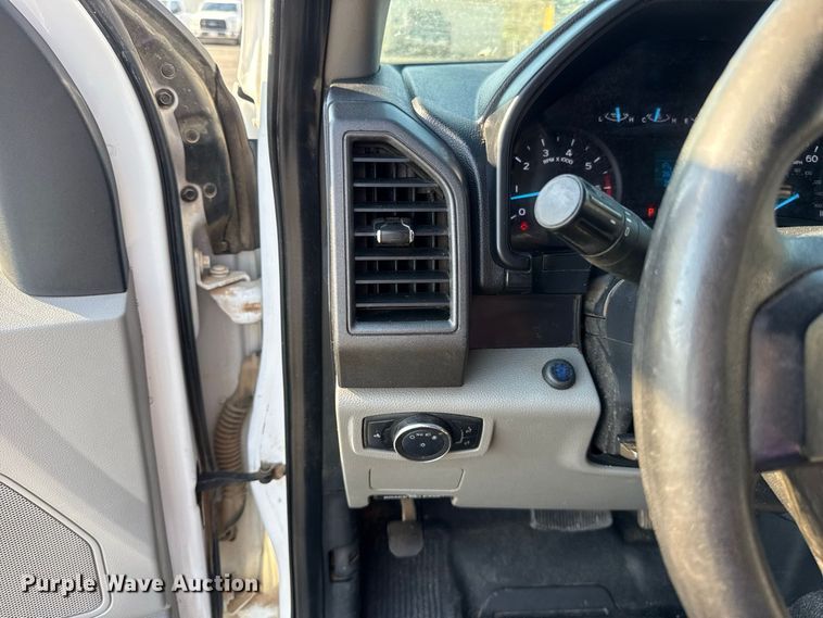 image for item FC4237 2020 Ford F250 Super Duty Crew Cab pickup truck