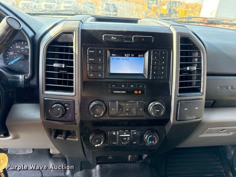 image for item FC4237 2020 Ford F250 Super Duty Crew Cab pickup truck
