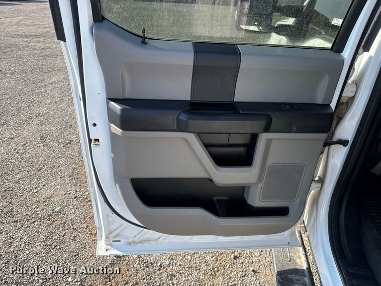 image for item FC4237 2020 Ford F250 Super Duty Crew Cab pickup truck