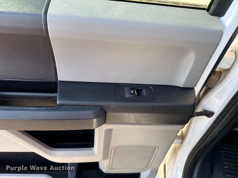 image for item FC4237 2020 Ford F250 Super Duty Crew Cab pickup truck
