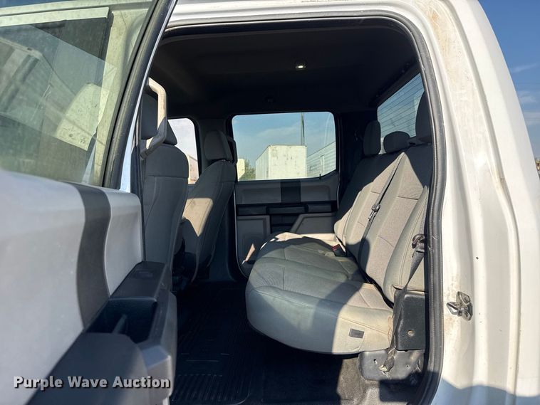 image for item FC4237 2020 Ford F250 Super Duty Crew Cab pickup truck