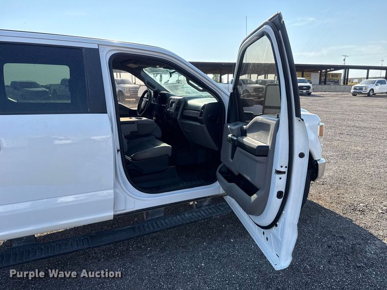 image for item FC4237 2020 Ford F250 Super Duty Crew Cab pickup truck