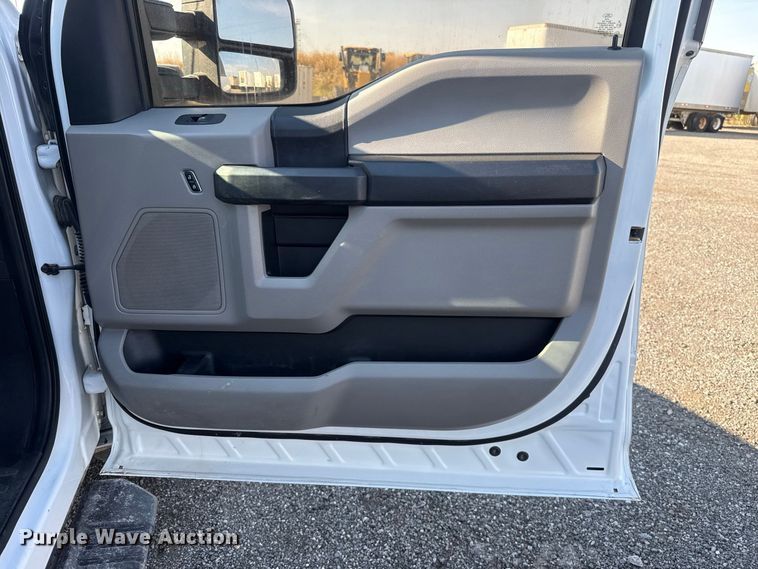 image for item FC4237 2020 Ford F250 Super Duty Crew Cab pickup truck