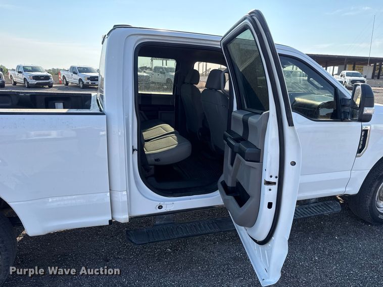 image for item FC4237 2020 Ford F250 Super Duty Crew Cab pickup truck