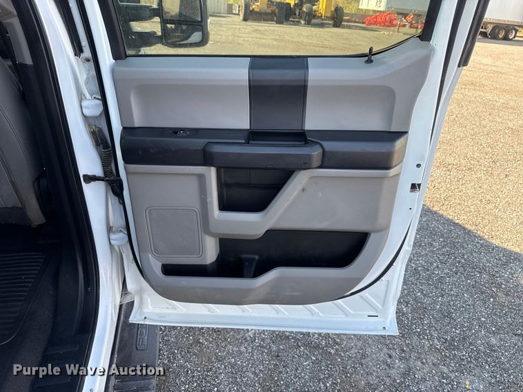 image for item FC4237 2020 Ford F250 Super Duty Crew Cab pickup truck