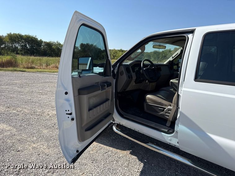 image for item FC4300 2008 Ford F250 Super Duty Crew Cab pickup truck