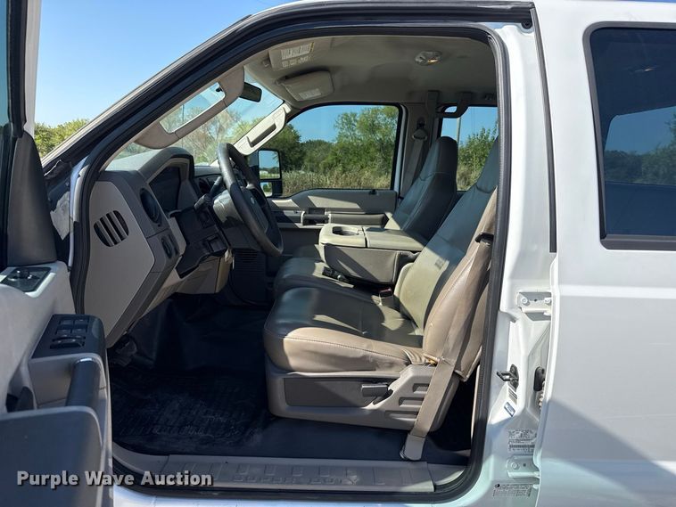 image for item FC4300 2008 Ford F250 Super Duty Crew Cab pickup truck