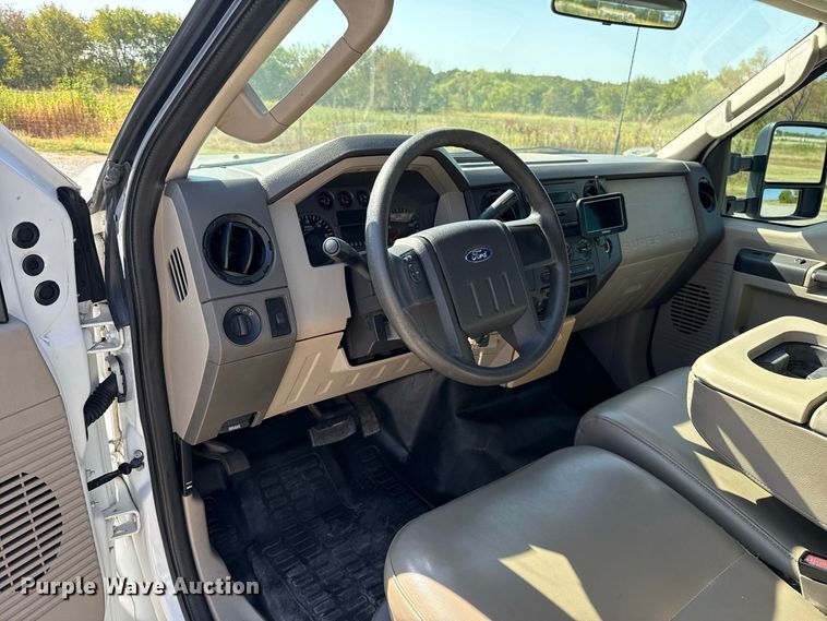 image for item FC4300 2008 Ford F250 Super Duty Crew Cab pickup truck