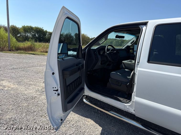 image for item FC4301 2011 Ford F250 Super Duty Crew Cab flatbed pickup truck