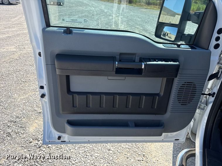 image for item FC4301 2011 Ford F250 Super Duty Crew Cab flatbed pickup truck