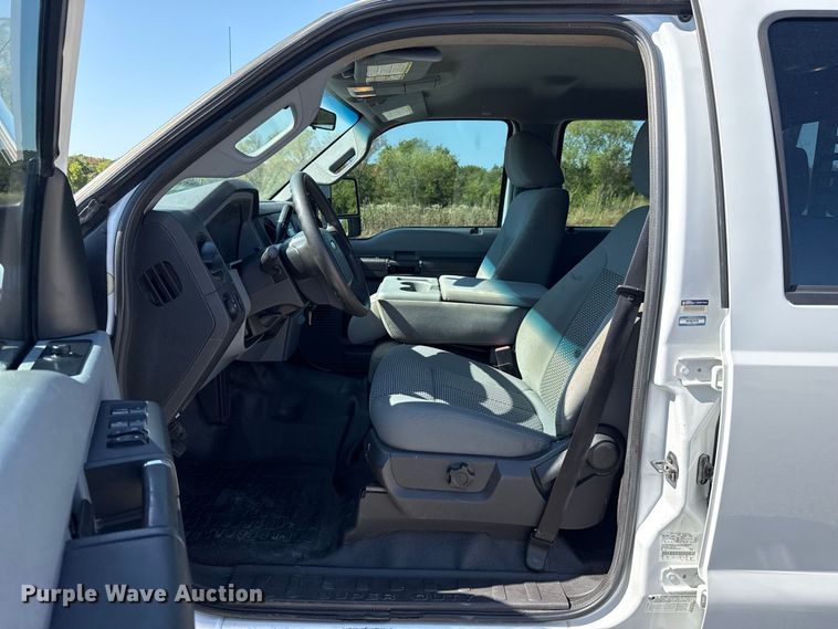 image for item FC4301 2011 Ford F250 Super Duty Crew Cab flatbed pickup truck
