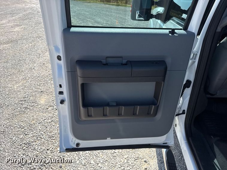 image for item FC4301 2011 Ford F250 Super Duty Crew Cab flatbed pickup truck