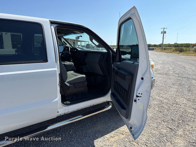 image for item FC4301 2011 Ford F250 Super Duty Crew Cab flatbed pickup truck