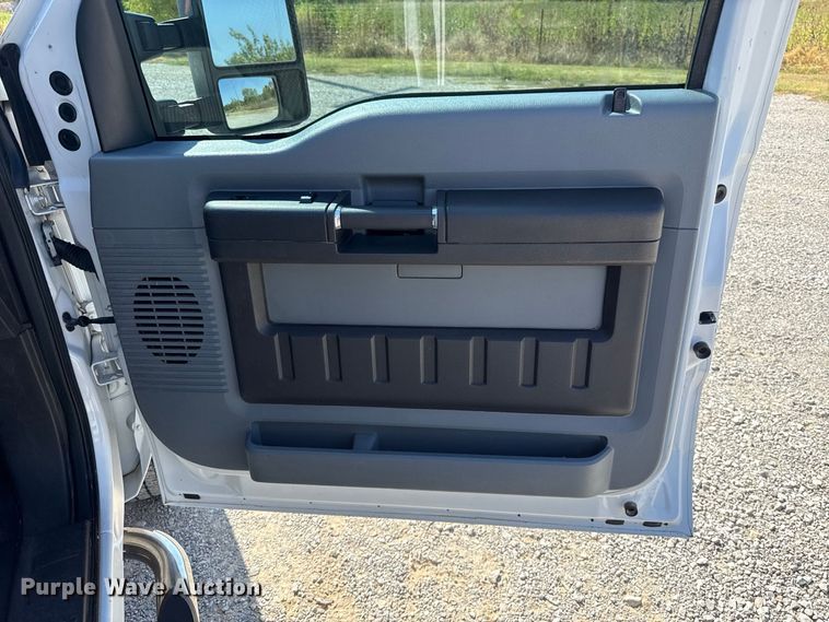 image for item FC4301 2011 Ford F250 Super Duty Crew Cab flatbed pickup truck