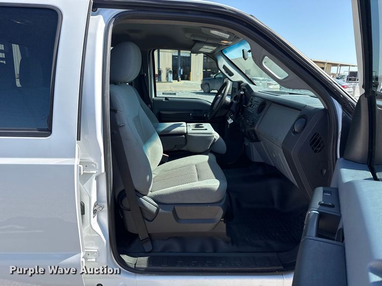 image for item FC4301 2011 Ford F250 Super Duty Crew Cab flatbed pickup truck