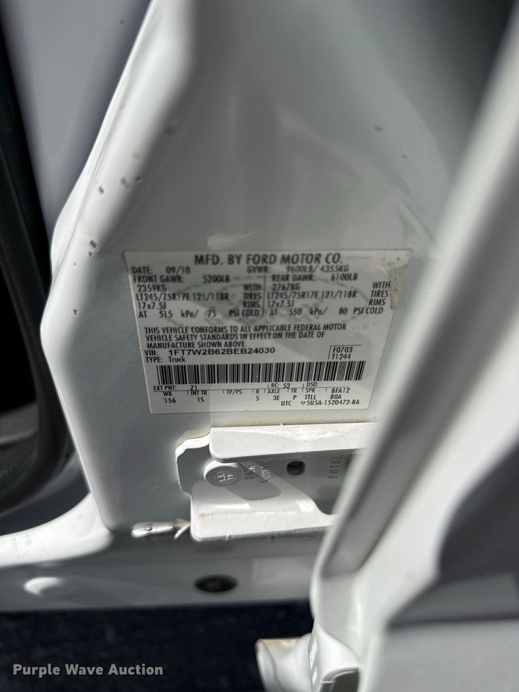 image for item FC4301 2011 Ford F250 Super Duty Crew Cab flatbed pickup truck