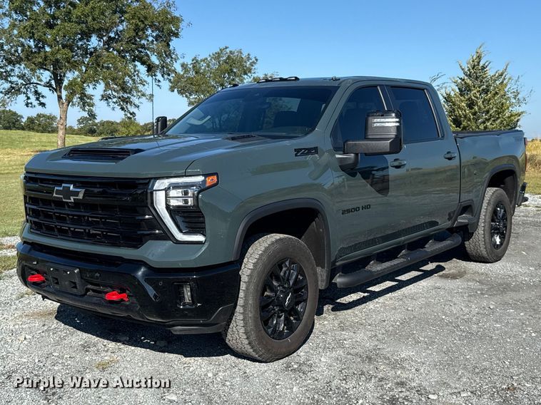 image for item FC4319 2025 Chevrolet Silverado 2500HD Crew Cab pickup truck