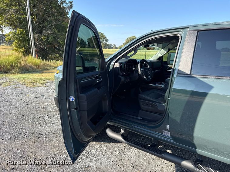 image for item FC4319 2025 Chevrolet Silverado 2500HD Crew Cab pickup truck