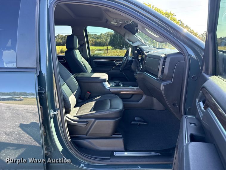 image for item FC4319 2025 Chevrolet Silverado 2500HD Crew Cab pickup truck