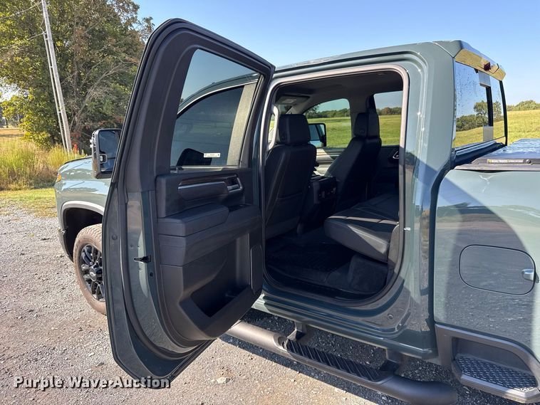 image for item FC4319 2025 Chevrolet Silverado 2500HD Crew Cab pickup truck