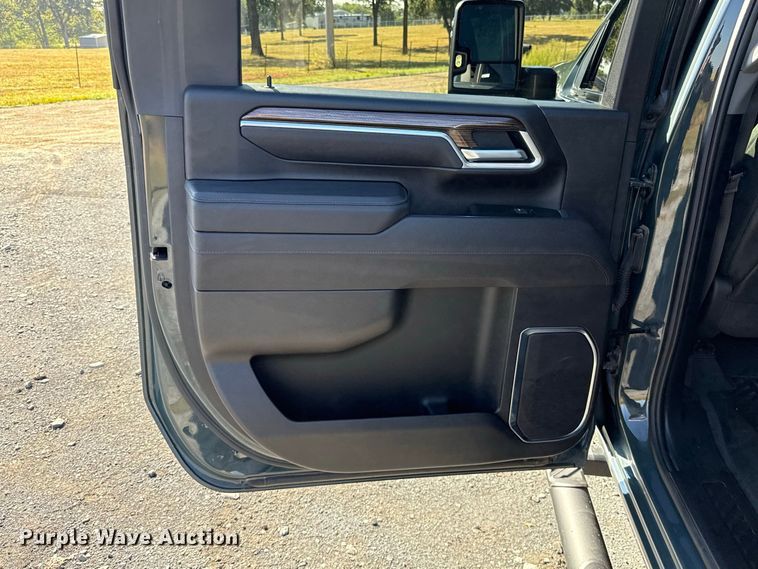 image for item FC4319 2025 Chevrolet Silverado 2500HD Crew Cab pickup truck