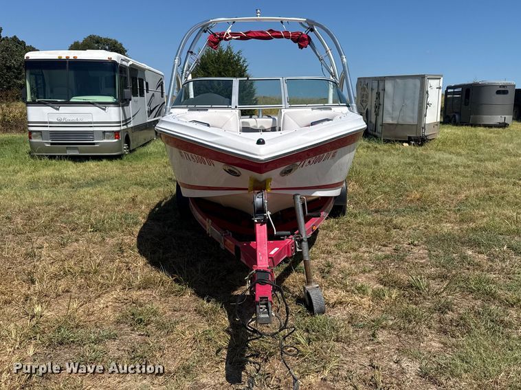image for item FC4324 2005 Supra  Launch 21V boat