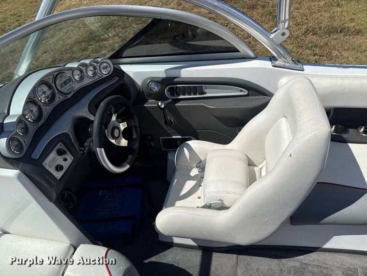 image for item FC4324 2005 Supra  Launch 21V boat