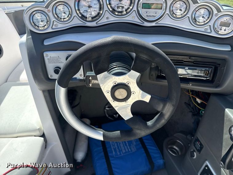 image for item FC4324 2005 Supra  Launch 21V boat