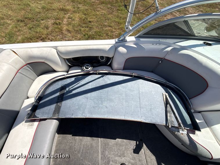image for item FC4324 2005 Supra  Launch 21V boat