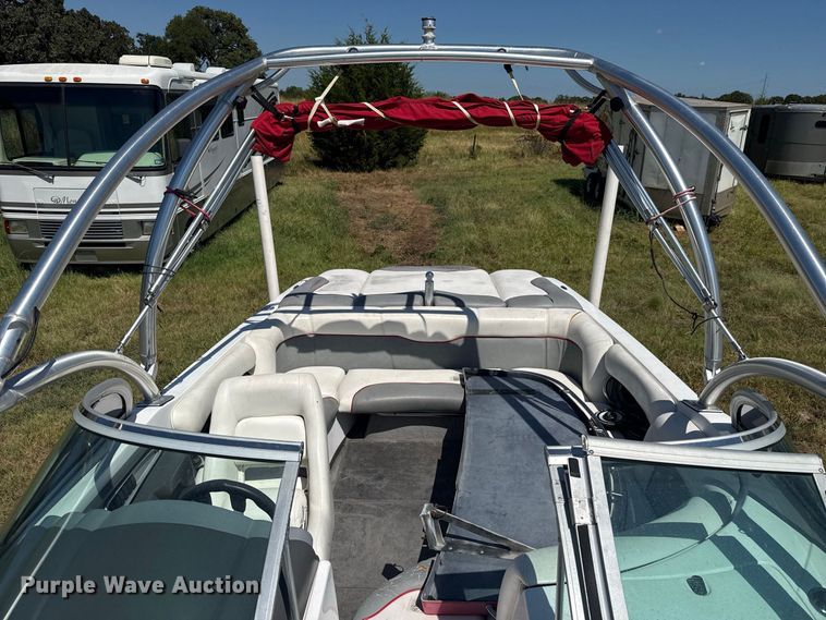 image for item FC4324 2005 Supra  Launch 21V boat