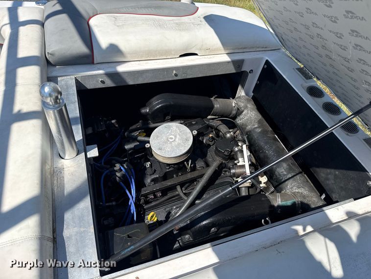 image for item FC4324 2005 Supra  Launch 21V boat