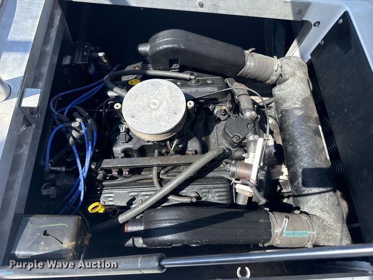 image for item FC4324 2005 Supra  Launch 21V boat