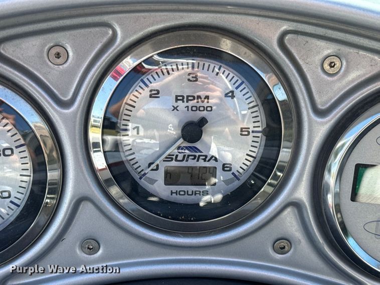 image for item FC4324 2005 Supra  Launch 21V boat