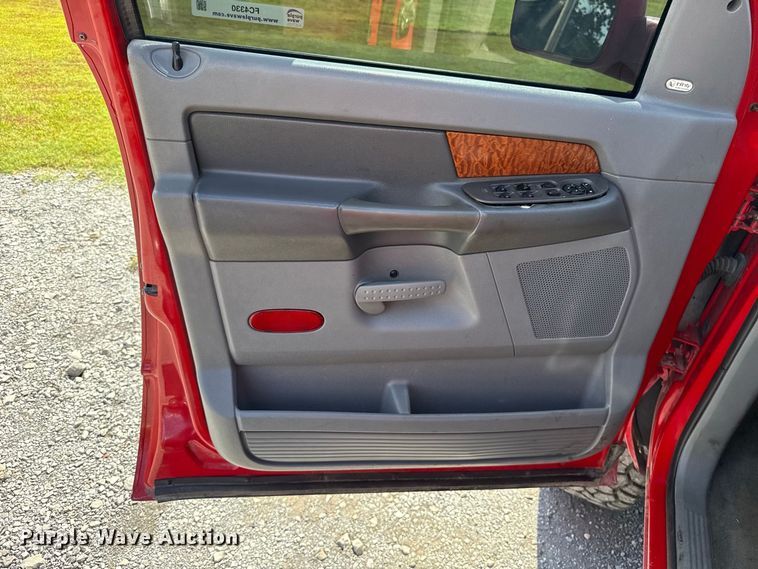 image for item FC4330 2006 Dodge Ram 2500 Crew Cab pickup truck