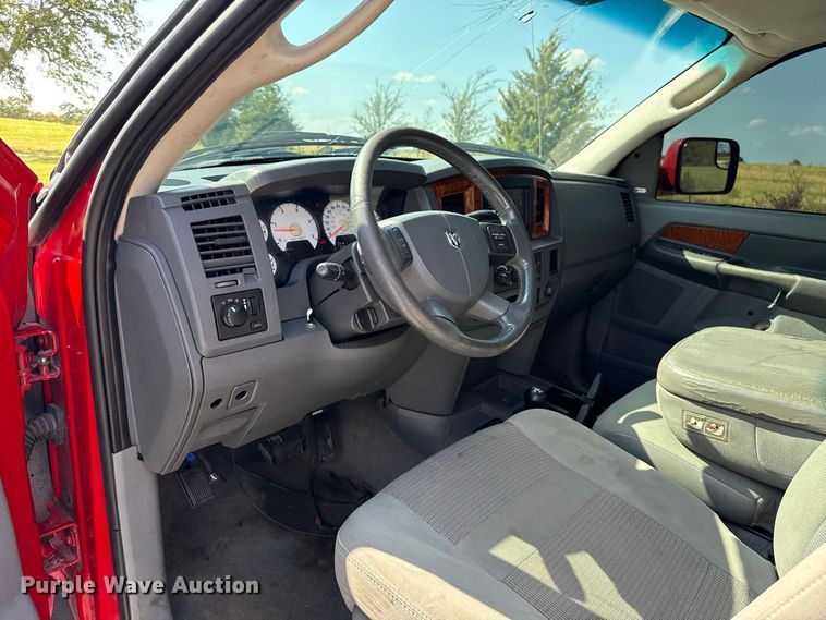 image for item FC4330 2006 Dodge Ram 2500 Crew Cab pickup truck