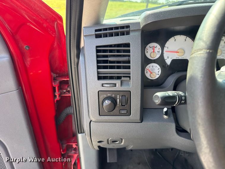 image for item FC4330 2006 Dodge Ram 2500 Crew Cab pickup truck