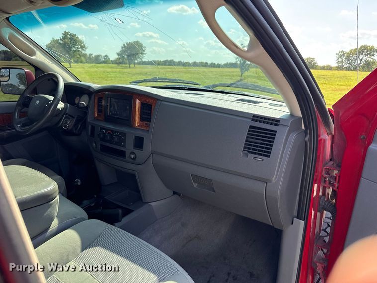 image for item FC4330 2006 Dodge Ram 2500 Crew Cab pickup truck