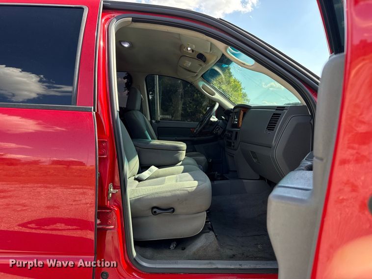 image for item FC4330 2006 Dodge Ram 2500 Crew Cab pickup truck