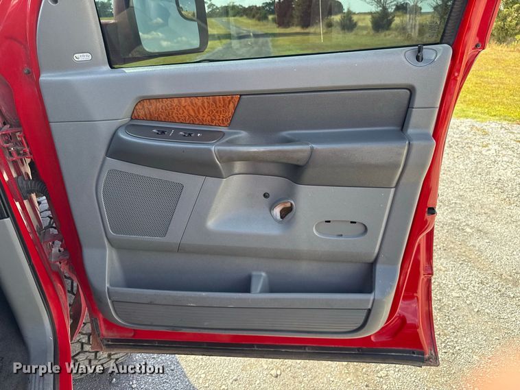 image for item FC4330 2006 Dodge Ram 2500 Crew Cab pickup truck