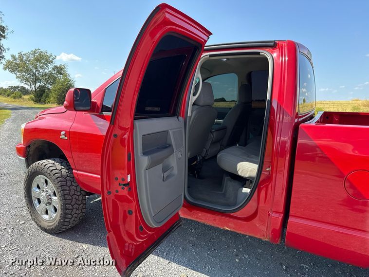image for item FC4330 2006 Dodge Ram 2500 Crew Cab pickup truck