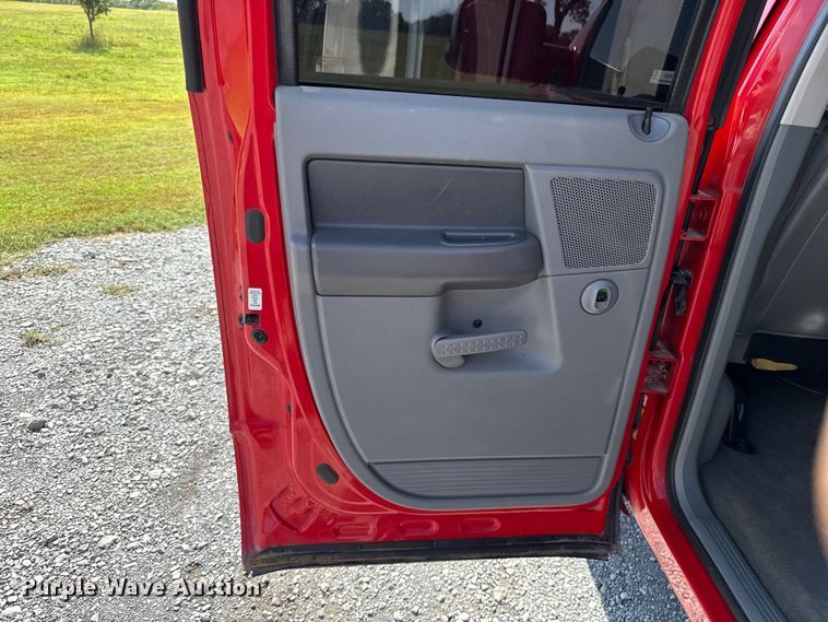 image for item FC4330 2006 Dodge Ram 2500 Crew Cab pickup truck