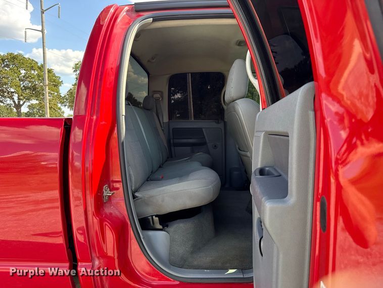 image for item FC4330 2006 Dodge Ram 2500 Crew Cab pickup truck