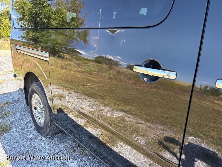 image for item FC4331 2016 Nissan NV3500 van